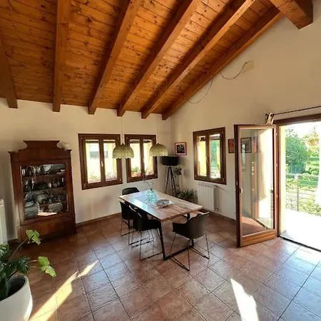 Familiare Immersa Nel Bagnario Arsa