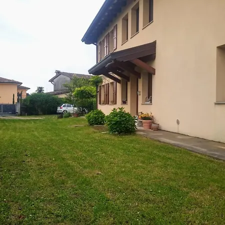 Familiare Immersa Nel Verde *